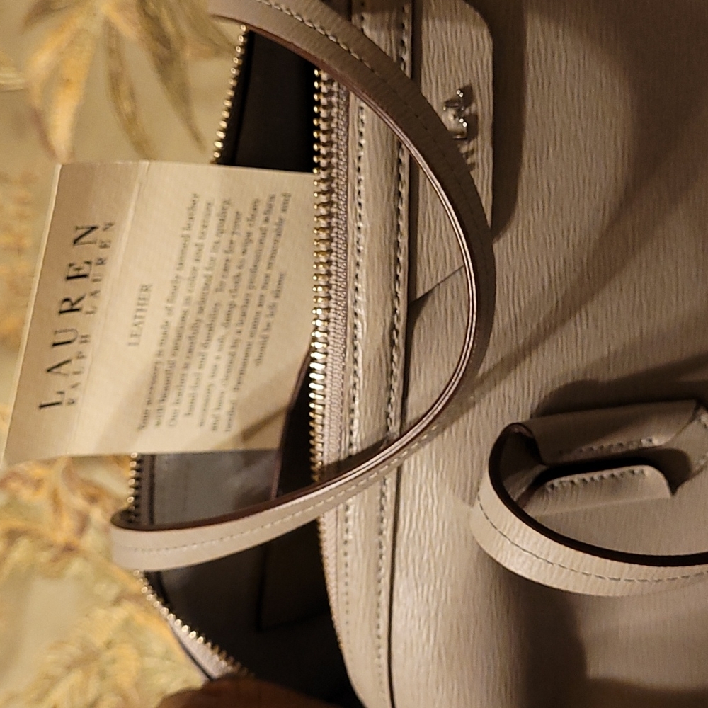 Handbag - Picture 8 of 10